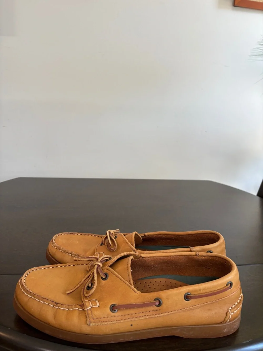 Cary Country Men's Tan Leather Boat Shoes with Moc Toe and Lace Detail Size 10